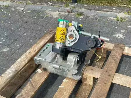 Přídavná zařízení 2020 Steelwrist TMX S30 -180HA | TILT QUICKCOUPLER | TILTING COUPL (9)