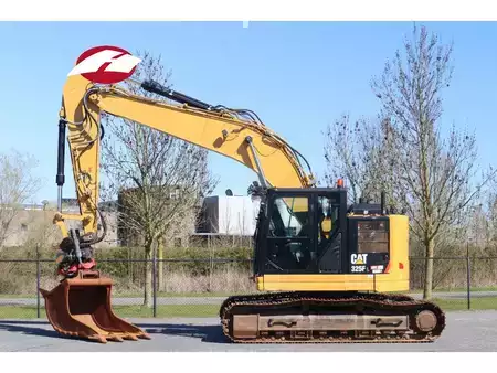 Korečková rýpadla 2018 Caterpillar 325 F LCR | ROTOTILT | BUCKET (1)