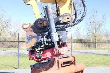 Korečková rýpadla 2018 Caterpillar 325 F LCR | ROTOTILT | BUCKET (12)