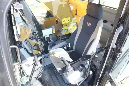 Korečková rýpadla 2018 Caterpillar 325 F LCR | ROTOTILT | BUCKET (16)