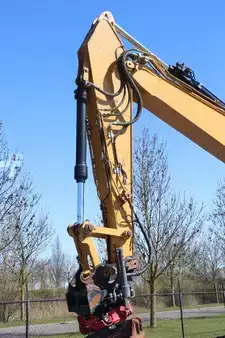 Korečková rýpadla 2018 Caterpillar 325 F LCR | ROTOTILT | BUCKET (7)