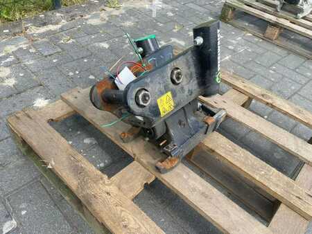 Attachments 2021 Steelwrist TCX S30 - 180 MEC | TILT COUPLER | TILTING COUPLER (3)