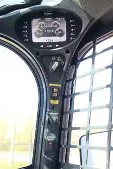Kompaktní nakladače 2018 Bobcat S650 | HF | AC | SJC JOYSTICKS | ARC (17)