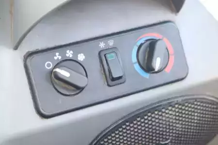 Kompaktní nakladače 2018 Bobcat S650 | HF | AC | SJC JOYSTICKS | ARC (19)
