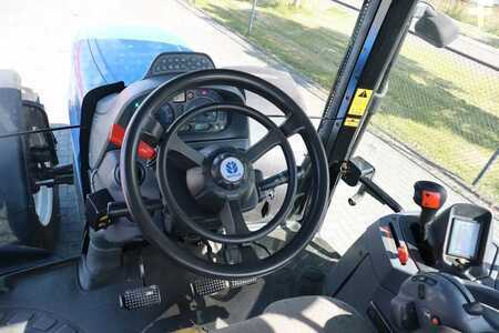 Ostatní 2005 New Holland Construction TS135A | 40 KM/H | 4X4 | SUPERSTEER (16)