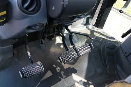 Ostatní 2005 New Holland Construction TS135A | 40 KM/H | 4X4 | SUPERSTEER (18)