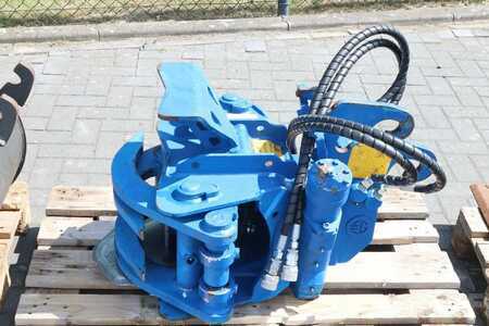 Minikaivinkoneet 2023 Takeuchi TB235-2 | TREE CUTTER | GRAB | TILT + 5 ATTACHMENT (12)