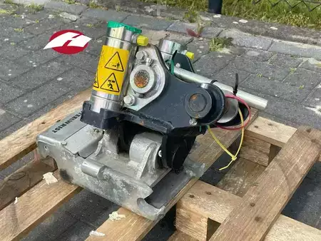 Acessórios 2020 Steelwrist TMX S30 -180HA | TILT QUICKCOUPLER | TILTING COUPL (1)