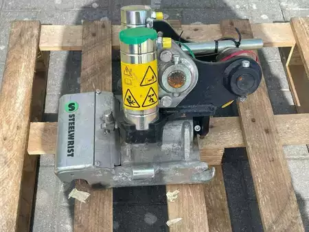 Acessórios 2020 Steelwrist TMX S30 -180HA | TILT QUICKCOUPLER | TILTING COUPL (2)