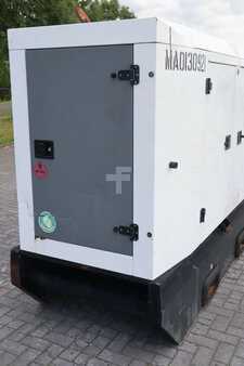 Outro 2011 Sdmo R90C3 | 90 KVA | 400 V (4)
