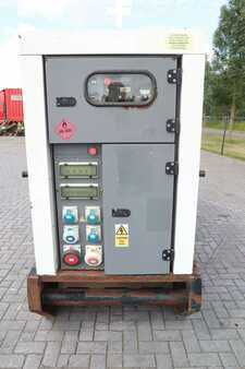 Outro 2011 Sdmo R90C3 | 90 KVA | 400 V (8)