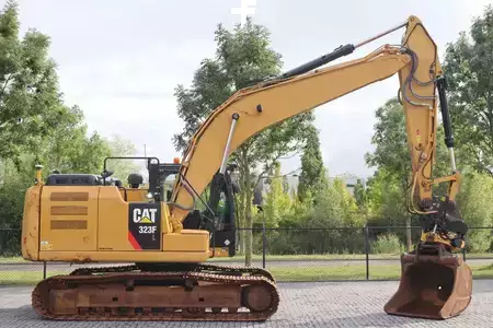 Hydraulic Excavators 2017 Caterpillar 323 FL | 3D GPS | ROTOTILT | RIPPER | 3X BUCKET (4)