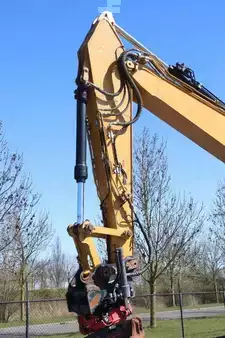 Rupsgraafmachines 2018 Caterpillar 325 F LCR | ROTOTILT | BUCKET (7)