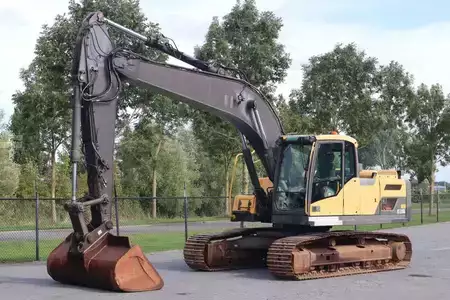 Rupsgraafmachines 2012 Volvo EC220D L | BUCKET | QUICK COUPLER | CENTRAL LUBE (2)
