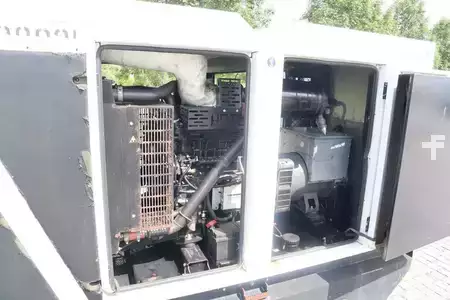 Ostatní 2011 Sdmo R90C3 | 90 KVA | 400 V (9)
