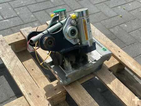 Attachments 2020 Steelwrist TMX S30 -180HA | TILT QUICKCOUPLER | TILTING COUPL (7)