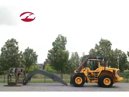 Wielladers 2009 Volvo L180 F HL | HIGH-LIFT | LOG STACKER | HOLZ GRAPPLE (1)