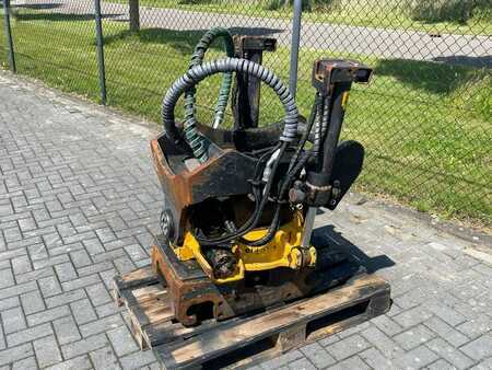 Attrezzatura 2017 Engcon S70 | TILT ROTATOR | ROTOTILT (14)