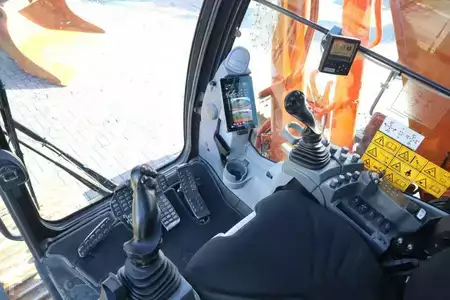 Escavadora de rastos 2021 Hitachi ZX300 LC-7 | ROTOTILT | BUCKET (19)