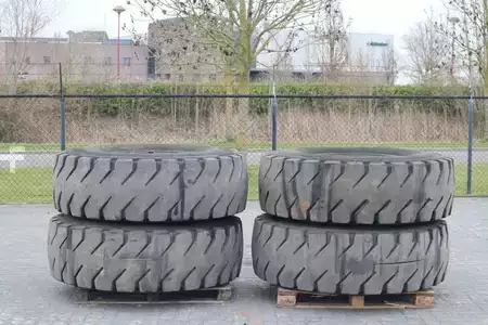 Pozostałe 0 [div] Marangoni 18.00-25 MKS | LIEBHERR 944 | TIRES + RI (2)