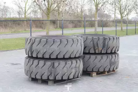 Pozostałe 0 [div] Marangoni 18.00-25 MKS | LIEBHERR 944 | TIRES + RI (3)