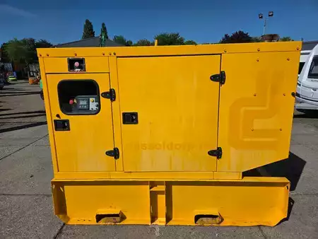 Power Generator 0 SDMO ± 45 kVA met motorschade (1)