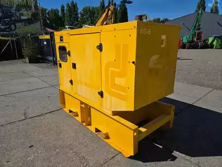 Power Generator 0 SDMO ± 45 kVA met motorschade (2)