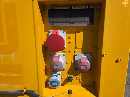 Power Generator 0 SDMO ± 45 kVA met motorschade (7)