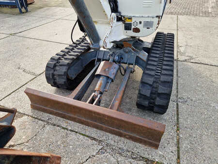 Mini kotrógép 2011 Wacker Neuson 2404RD, kan op een berghelling draaien (20)