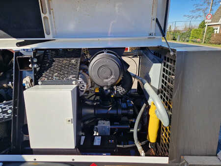 Compressor 2018 KAESER M82 in goede conditie! (6)