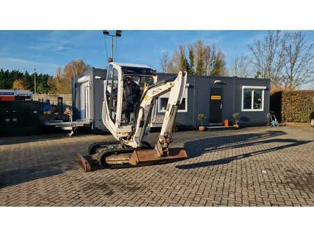 Minigraver 2011 Wacker Neuson 2404RD kan op een berghelling werken (1)