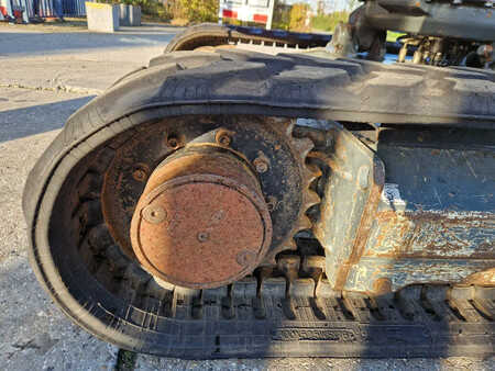 Minigraver 2011 Wacker Neuson 2404RD kan op een berghelling werken (13)