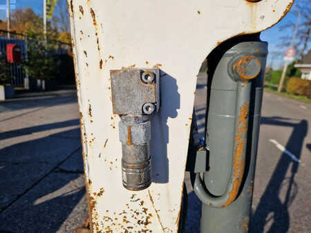 Minigraver 2011 Wacker Neuson 2404RD kan op een berghelling werken (15)