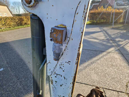 Minigraver 2011 Wacker Neuson 2404RD kan op een berghelling werken (16)