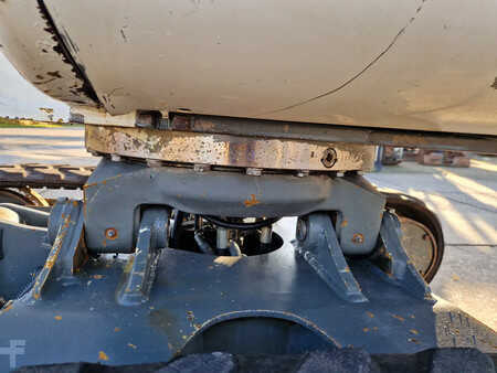 Minigraver 2011 Wacker Neuson 2404RD kan op een berghelling werken (6)