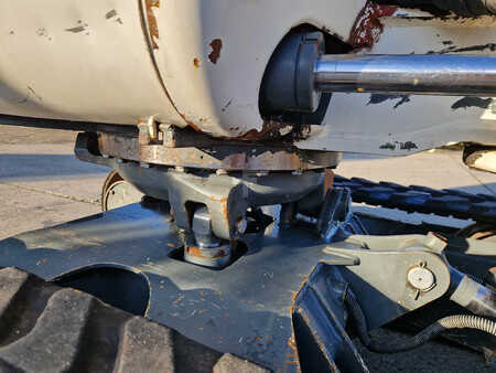 Minigraafmachines 2011 Wacker Neuson 2404RD kan op een (berg)helling draaien (3)