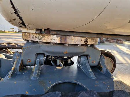 Minigraafmachines 2011 Wacker Neuson 2404RD kan op een (berg)helling draaien (4)