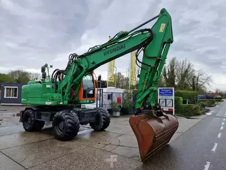 Mobilní bagry 2015 Hyundai Robex 160W-9A with 6-cylinder Cummins (2)