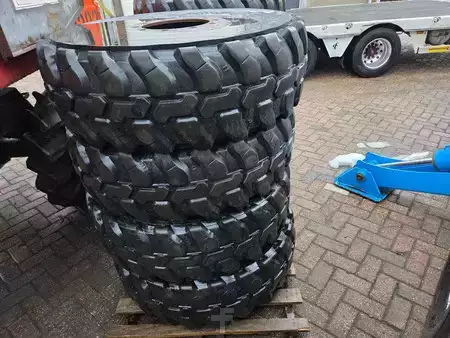 Mobilní bagry 2015 Hyundai Robex 160W-9A with 6-cylinder Cummins (33)