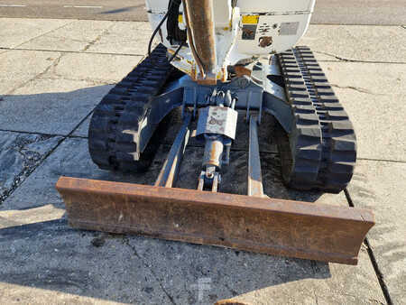 Mini kotrógép 2011 Wacker Neuson 2404RD met nivelleersysteem, mountain proof (13)