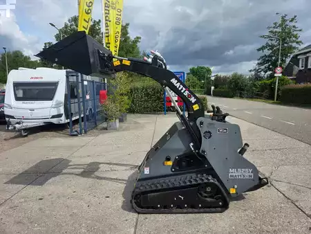 Laderaupe 2024 Mattson Mattson ML525Y mini rups schranklader / skid steer loader DEMOMODEL (10)