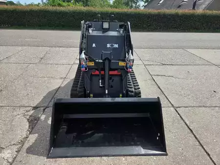 Laderaupe 2024 Mattson Mattson ML525Y mini rups schranklader / skid steer loader DEMOMODEL (13)