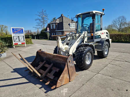 Kerekes rakodó 2007 Terex TL80 palletvorken en 4in1-bak (20)
