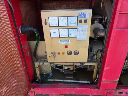 Power Generator 0 Bredenoord ± 90 kVA, 6-cilinder DAF 615 turbo (9)