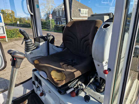 Minigraafmachines 2011 Wacker Neuson 2404RD met nivelleersysteem, mountain proof (9)