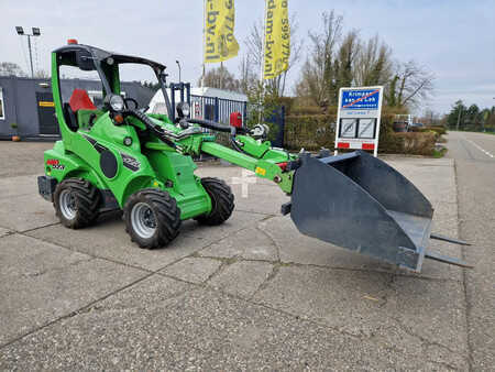 Kompaktlader 2022 Avant M523 met 317 uur, in nieuwstaat!! (17)