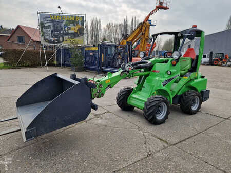 Kompaktlader 2022 Avant M523 met 317 uur, in nieuwstaat!! (18)