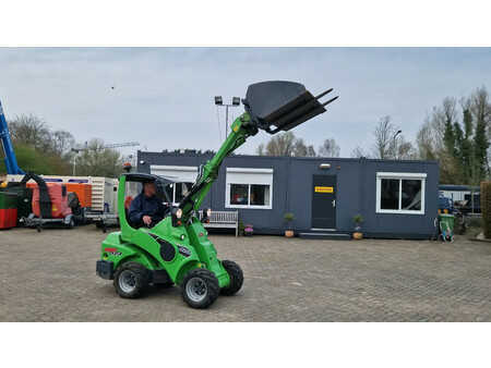 Kompaktlader 2022 Avant M523 met 317 uur, in nieuwstaat!! (23)