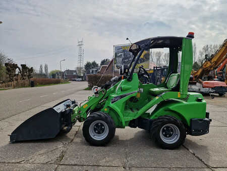 Kompaktlader 2022 Avant M523 met 317 uur, in nieuwstaat!! (24)