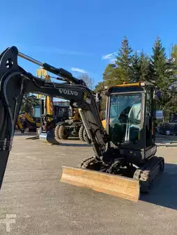 mini escavadeira 2022 Volvo ECR 40 D (1)